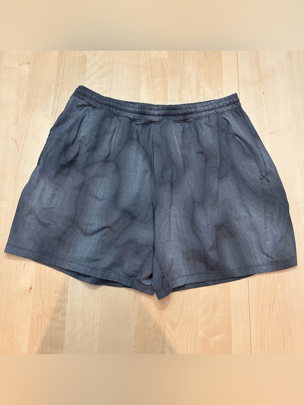 Lululemon Shorts 7" Liner-less Mens XXL Unique design Running Training